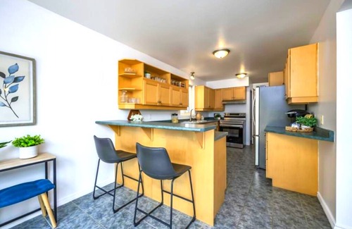 London Casa | Beautiful, Furnished, Clean, Well Situated House with Utilities (4Bed, 1.5Bath)