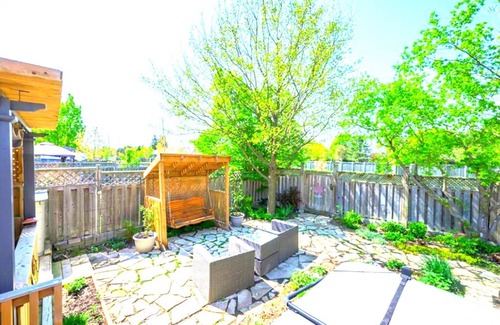 London Casa | Beautiful, Furnished, Clean, Well Situated House with Utilities (4Bed, 1.5Bath)