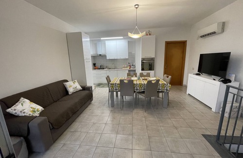 Calatabiano Apartamento | Beautiful garden apartment steps from beach