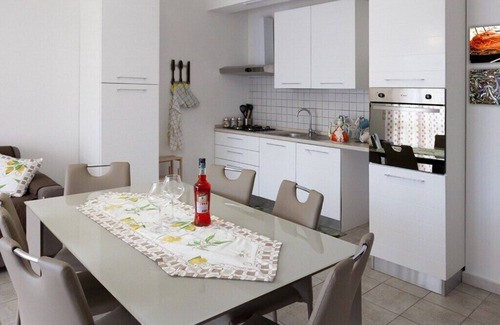 Calatabiano Apartamento | Beautiful garden apartment steps from beach