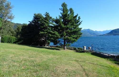 San Maurizio d'Opaglio Apartamento | Beautiful garden front Lake Orta for relax vacation free use conoes, bikes