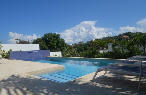 Isabel II Villa | Hermosa piscina con jardín, a pie de la ciudad