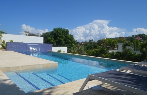 Isabel II Villa | Hermosa piscina con jardín, a pie de la ciudad