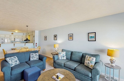 Rodanthe Condominio | Beautiful getaway in Oceanfront complex with pool, free WiFi, WD, & central AC