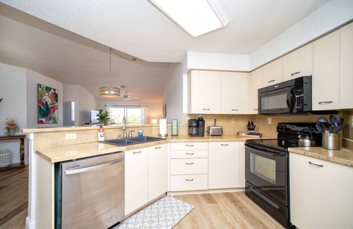 Isla del Sol Condominio | Beautiful Golf course views minutes from St. Pete Beach