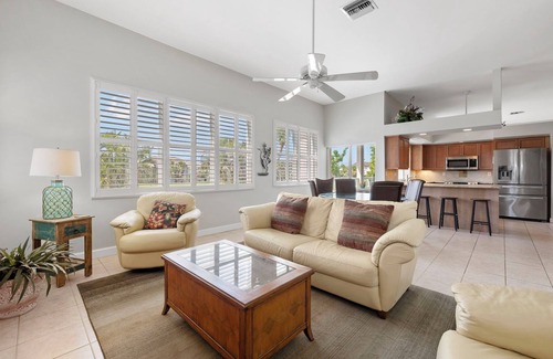 Beachview Country Club Estates Casa | Beautiful golf course home overlooking the greens and walking distance to the beach NEW!
