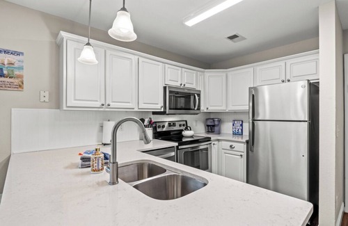 Pawleys Island Condominio | Belleza en la planta baja con vistas al golf y al lago, cerca de la playa PI