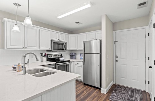 Pawleys Island Condominio | Belleza en la planta baja con vistas al golf y al lago, cerca de la playa PI