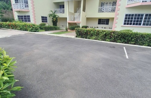 Ocho Rios Apartamento | Beautiful ground floor 2 bed apartment 5 min drive to the heart of Ocho Rios!