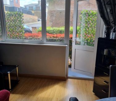 Rochester Apartamento | Beautiful Ground floor flat in the Heart of Rochester with balcony mobility friendly