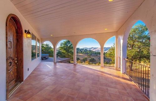 Tehachapi Casa | Beautiful Hacienda style home! 4bed 2bath