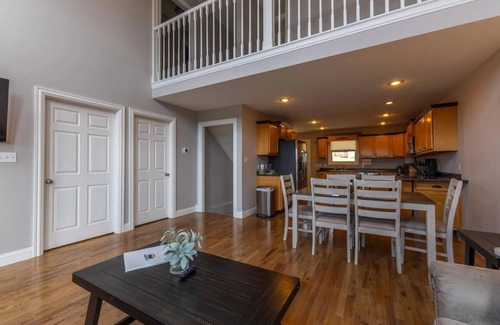 Sloans Valley Casa | Beautiful "Harborview at Lake Cumberland" overlooking Lee's Ford Marina.
