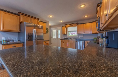 Sloans Valley Casa | Beautiful "Harborview at Lake Cumberland" overlooking Lee's Ford Marina.