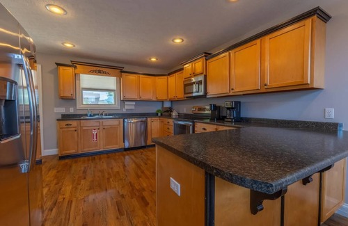 Sloans Valley Casa | Beautiful "Harborview at Lake Cumberland" overlooking Lee's Ford Marina.