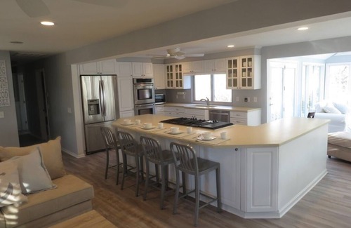 East Harwich Casa | Hermosa casa de Harwich con piscina privada y pozo de fuego. ¡EXCELENTE UBICACIÓN!