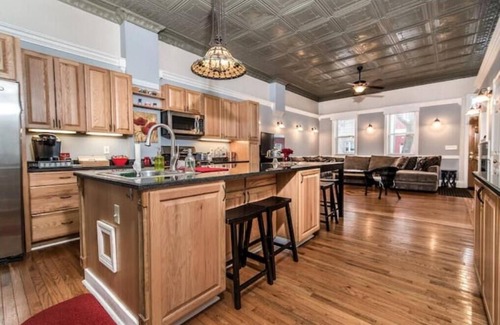 South Side Flats Casa | Beautiful High-End 4 Bed 3 Bath House, Sleeps 15!