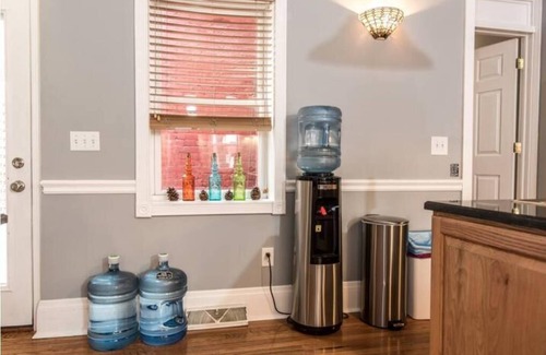 South Side Flats Casa | Beautiful High-End 4 Bed 3 Bath House, Sleeps 15!