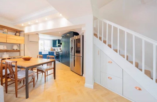 College Park and Old Oak Casa | Beautiful High end Home close to city center