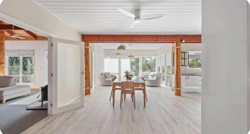 Trevallyn Casa | Beautiful hill side house room2