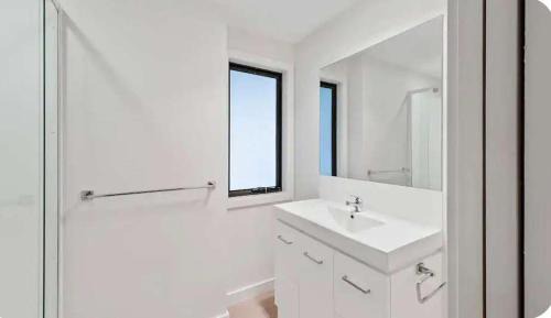 Trevallyn Casa | Beautiful hill side house room2