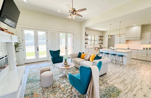 Dennis Casa | Beautiful Hillside Home Overlooking Dove Ridge Vineyard