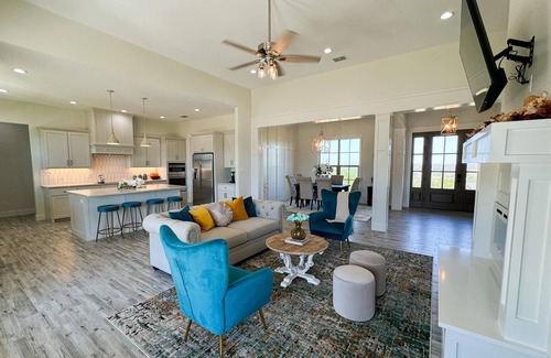Dennis Casa | Beautiful Hillside Home Overlooking Dove Ridge Vineyard