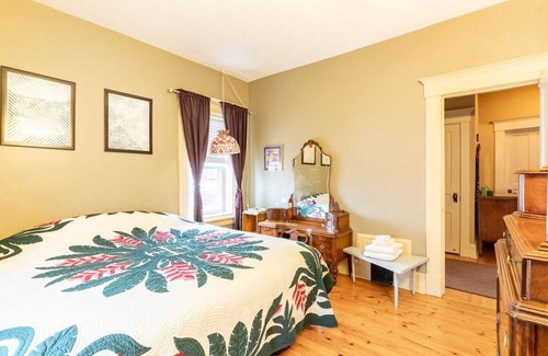 Goderich Casa | Beautiful Historic Home near the beach
