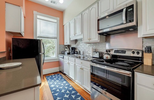 Historic Downtown Savannah Casa | Beautiful Historic Home close to Downton/ Forsyth park/ Restaurants /Riverwalk