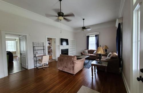 Lumberton Apartamento | Beautiful historic home with southern charm