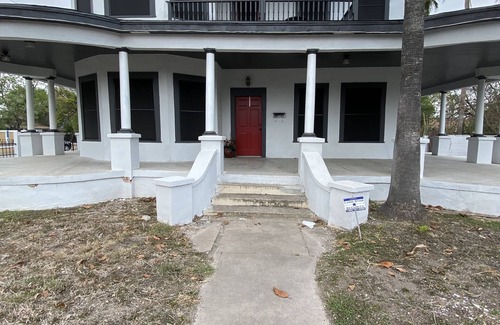 Mitte Cultural District Casa | Beautiful historic home with wrap around porch!