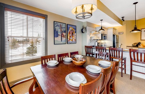 The Blue Mountains Condominio | Beautiful Home w/ Free WiFi, Fireplace, Private Washer/Dryer, and Shared Pool