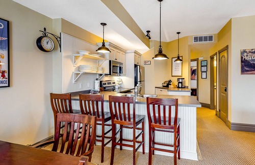 The Blue Mountains Condominio | Beautiful Home w/ Free WiFi, Fireplace, Private Washer/Dryer, and Shared Pool