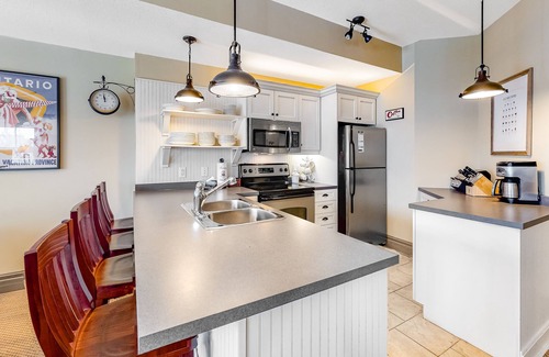 The Blue Mountains Condominio | Beautiful Home w/ Free WiFi, Fireplace, Private Washer/Dryer, and Shared Pool