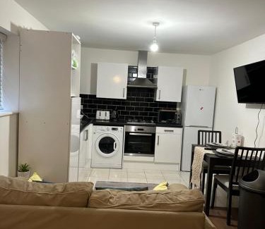 Hoe Street Apartamento | Beautiful Hoe Street Dream Ground Floor one bedroom apartment