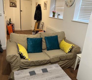 Hoe Street Apartamento | Beautiful Hoe Street Dream Ground Floor one bedroom apartment