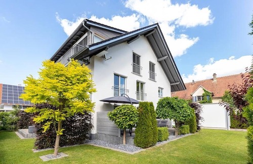 Diepoldshofen Apartamento | Precioso apartamento vacacional "Haus-Königin" con terraza privada, jardín y Wi-Fi
