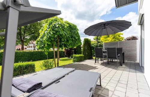Diepoldshofen Apartamento | Precioso apartamento vacacional "Haus-Königin" con terraza privada, jardín y Wi-Fi