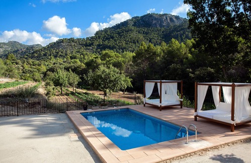 Binibona Casa | Hermosa casa de vacaciones con piscina privada en Binibona en el borde de las montañas de Tramuntana