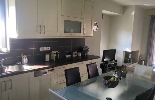 Saronida Apartamento | Hermosa casa de vacaciones a solo 100 metros del mar.
