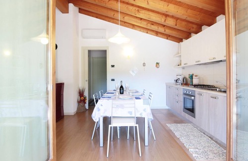Miane Casa | Hermosa casa de vacaciones en Miane con terraza