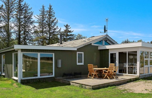 Hou Casa | Hermosa casa de vacaciones en Hals con piscina
