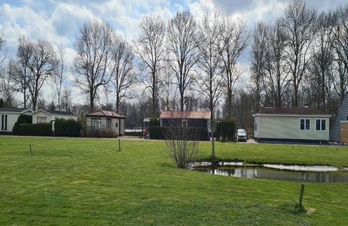 Hensbroek Casa | Beautiful holiday home with lots of space in a holiday park near Alkmaar