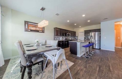 Austin Casa | Beautiful home, 2 living rooms, group getaway, in welcoming Austin