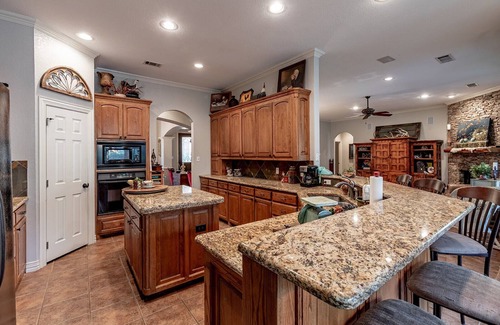 Parker County Casa | Beautiful home, 3 wooded acres, sleeps 16