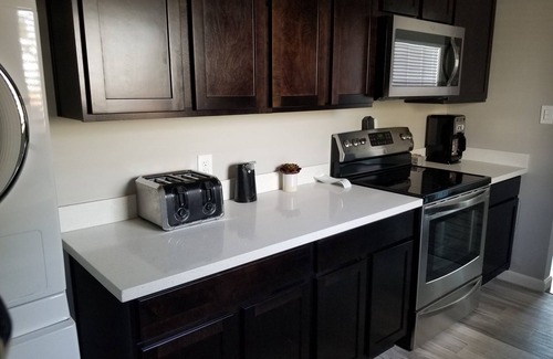 Rancho Oakey Casa | Excelente ubicación cerca de donde quieres estar. AMANTES DE DEPORTES * Todos los juegos de la NFL incl.