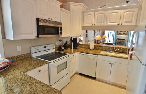 Gulf Lagoon Beach Casa | Hermosa casa a 98 pasos de la playa, justo al lado de Thomas Drive