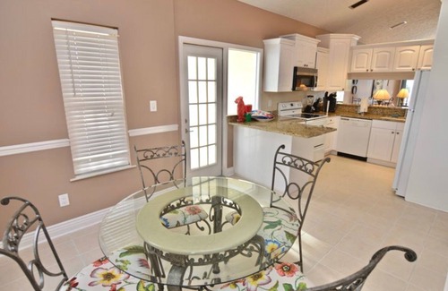 Gulf Lagoon Beach Casa | Hermosa casa a 98 pasos de la playa, justo al lado de Thomas Drive