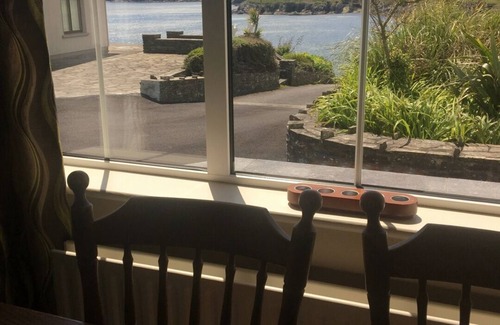 Castletownsend Casa | Beautiful Home above Sandycove Beach! Fishing, Bird Watching, Walking, Swimming!