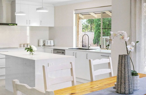 Hillarys Casa | Beautiful Home away from Home beside the beach.