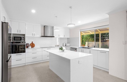 Hillarys Casa | Beautiful Home away from Home beside the beach.